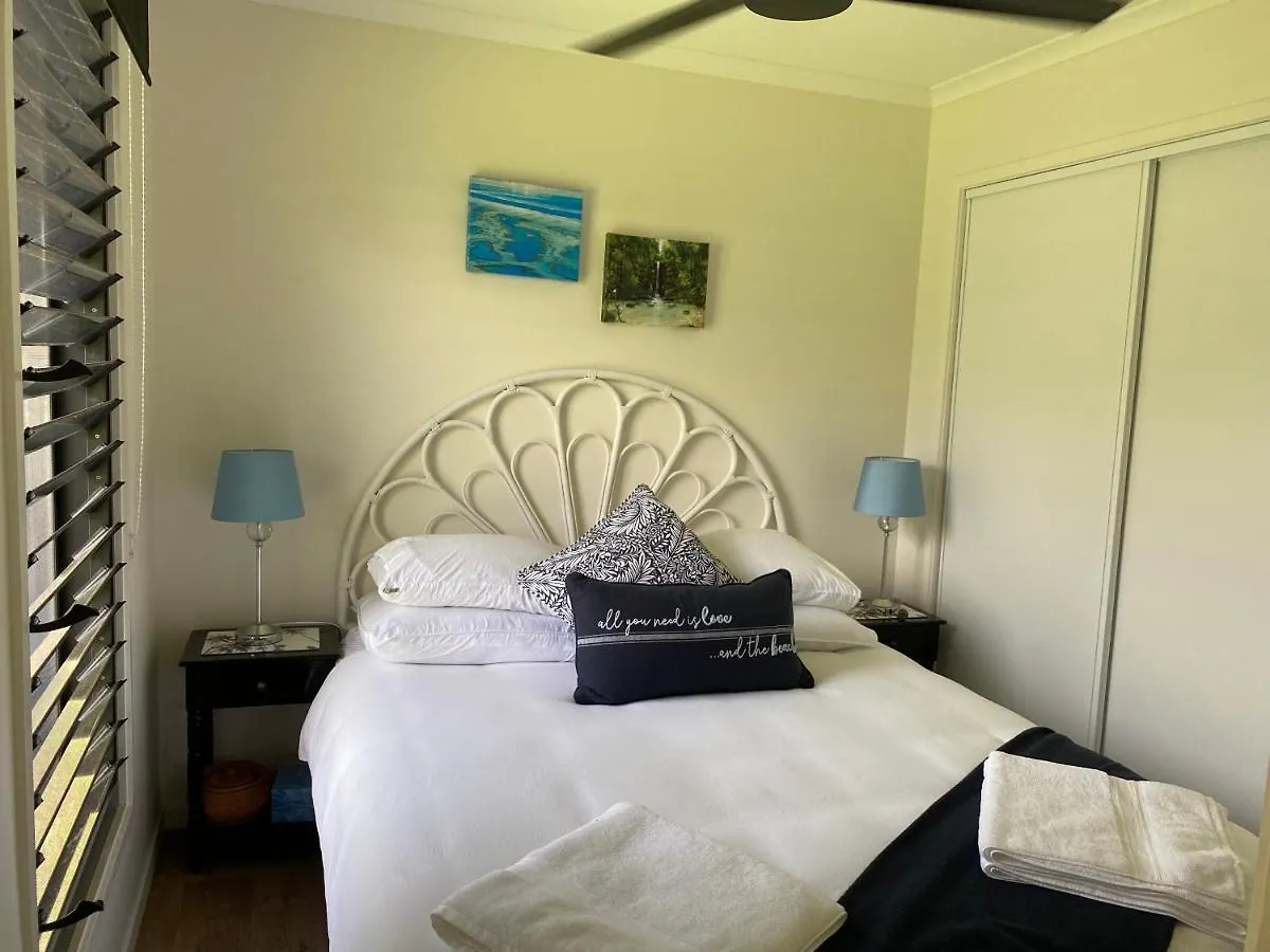 Haven Guesthouse Holloways Beach Ausztrália